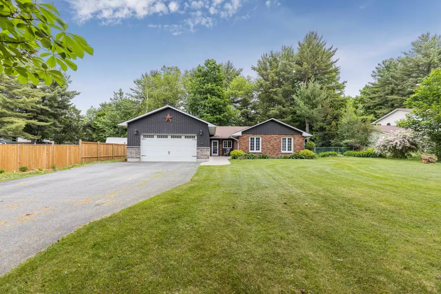 21 Luella BLVD, Springwater, ON L9X 0X1