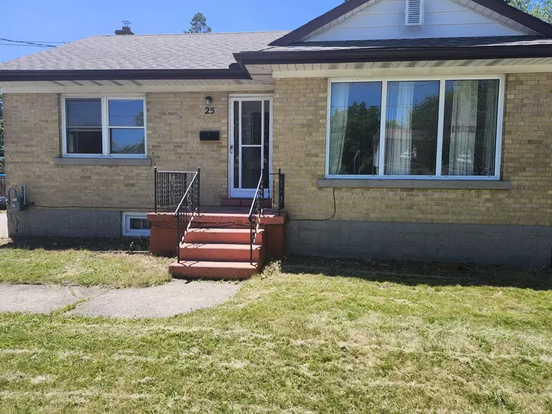 25-B Amos AVE, Waterloo, ON N2L 2W6