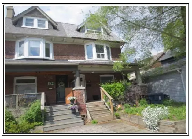 Toronto E02, ON M4L 3P2,256 Woodbine AVE