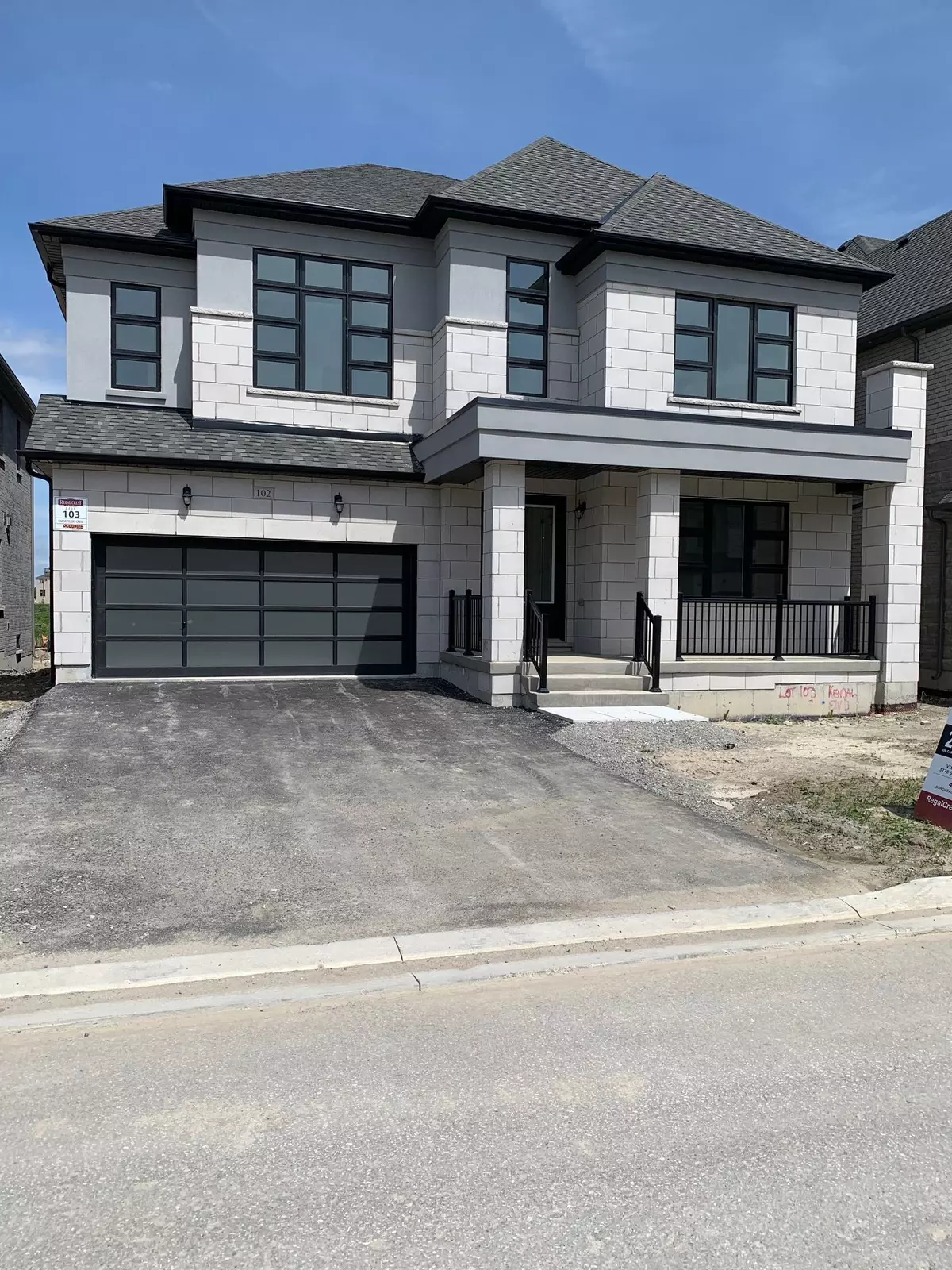 Bradford West Gwillimbury, ON L3Z 4N3,102 Settlers CRES