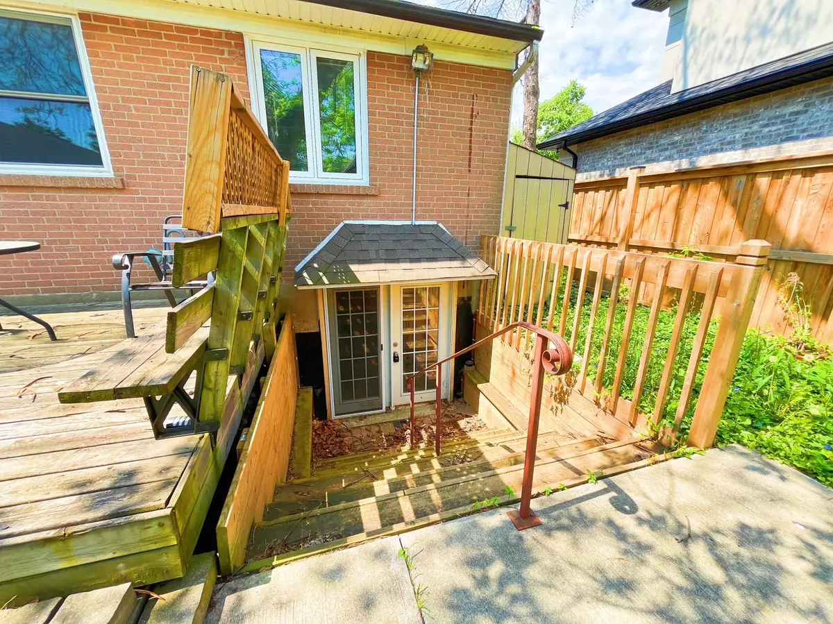 Oakville, ON L6H 1K5,1489 Mansfield DR #Lower