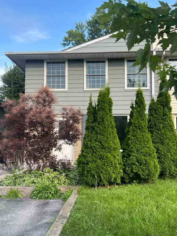 Barrie, ON L4M 2Y7,87 Daphne CRES