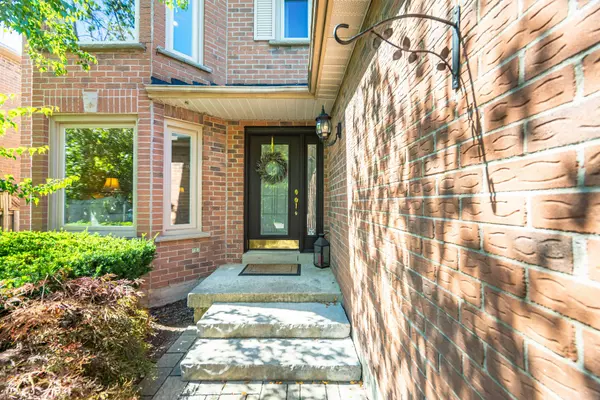 Oakville, ON L6J 7B5,1438 Winterbourne DR