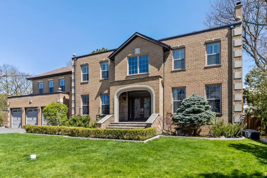 1 Versailles CT, Toronto C13, ON M3B 2A8