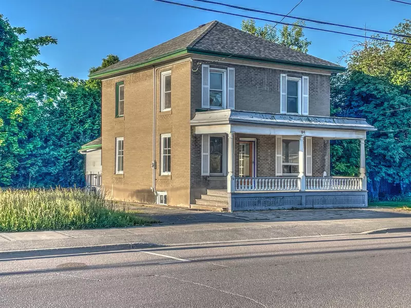 84 Picton Main ST W, Prince Edward County, ON K0K 2T0