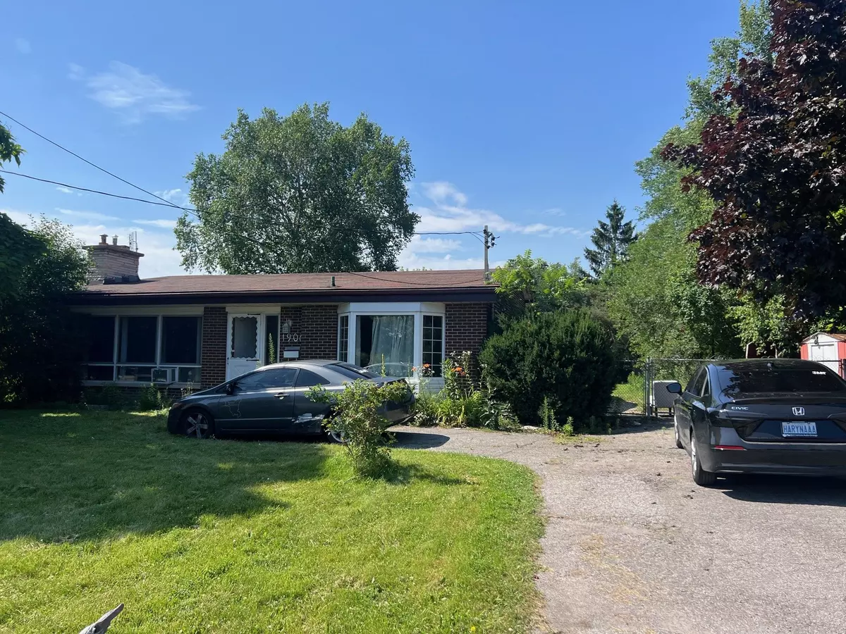 Whitby, ON L1N 3P5,1906 Rossland RD E