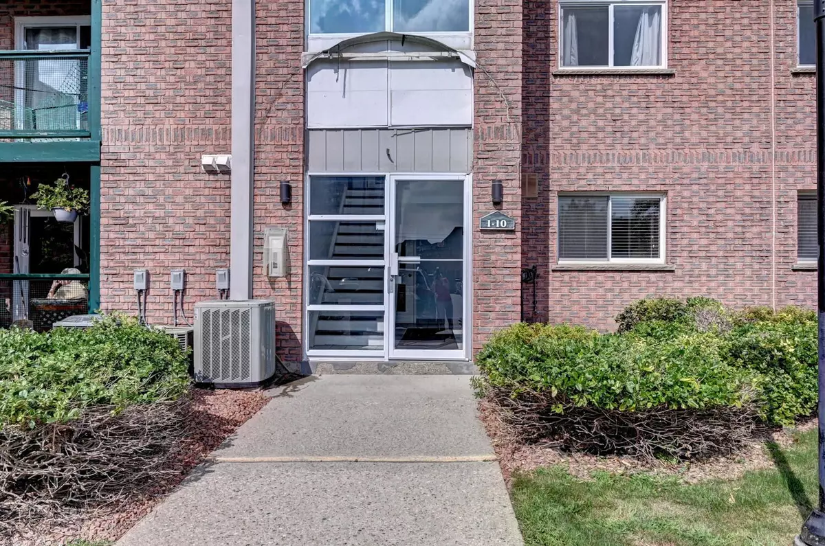 Kitchener, ON N2C 2P1,3085 Kingsway DR #1