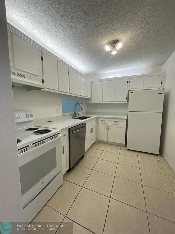 Delray Beach, FL 33484,5250 Las Verdes Cir  #202