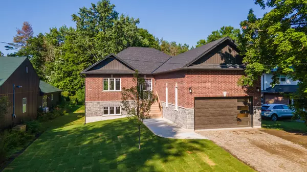 8 Alexander ST, Springwater, ON L3V 3T8