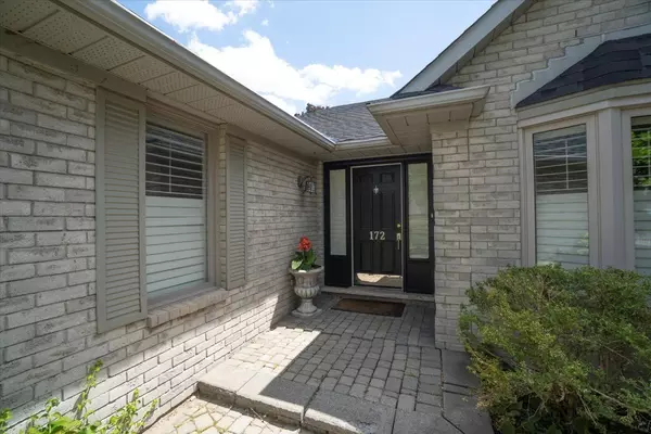 Oakville, ON L6H 5N7,172 River Oaks BLVD E