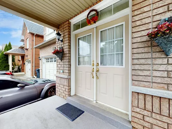 Brampton, ON L7A 3L3,18 Thimbleberry ST