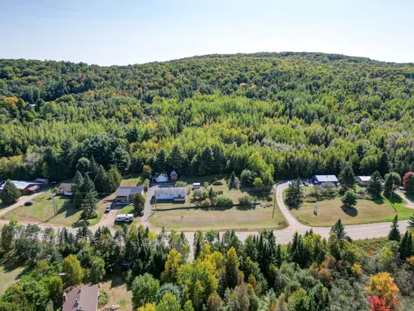 Madawaska Valley, ON K0J 1L0,39086 Combermere RD