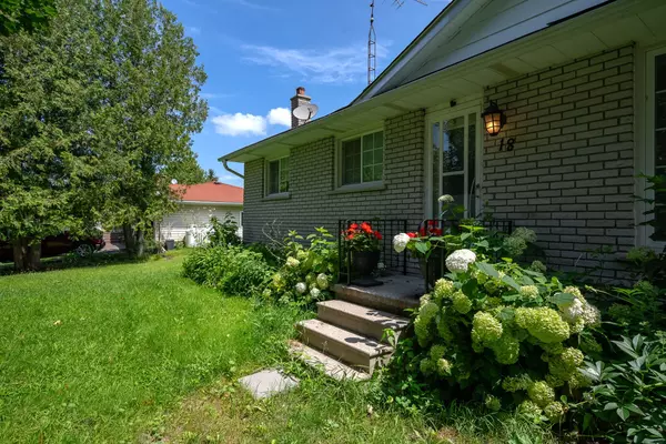 Kawartha Lakes, ON K0L 2W0,18 Cedarview DR