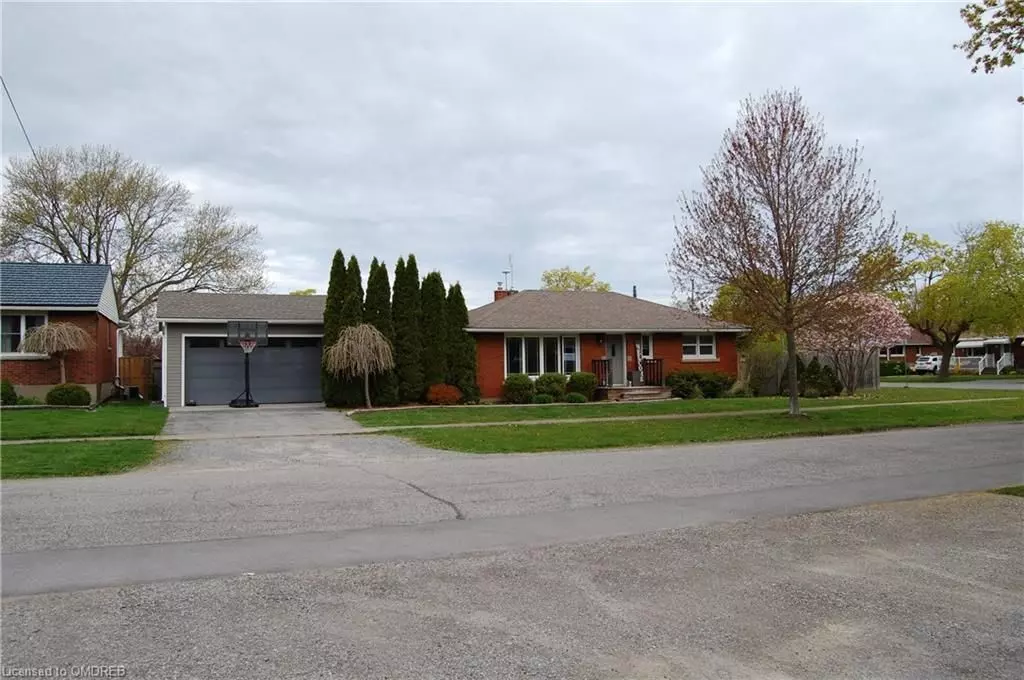 St. Catharines, ON L2M 3E8,2 FOXGLOVE AVE