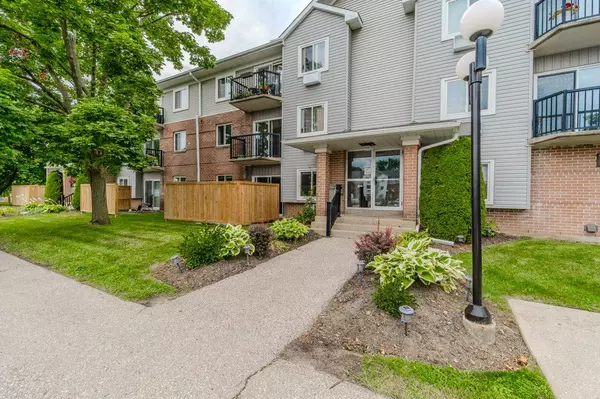 Waterloo, ON N2K 3M6,276 Eiwo CT #305