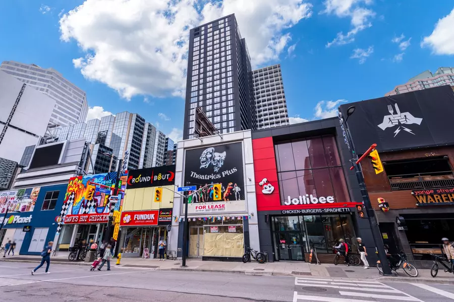 332 Yonge ST, Toronto C01, ON M5G 1C9