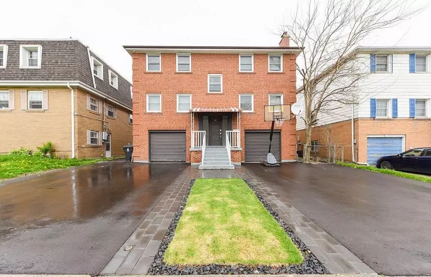 20 Bridesburg DR, Toronto W09, ON M9R 2K3