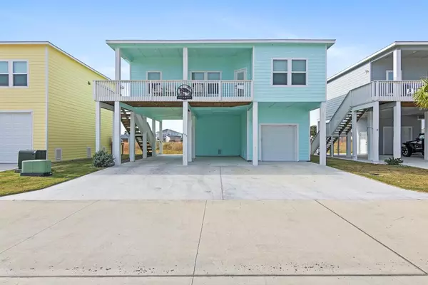 183 Paradise Dr, Rockport, TX 78382