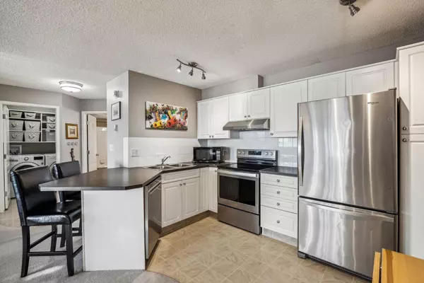 Calgary, AB T3H 3K7,30 Sierra Morena Mews SW #306