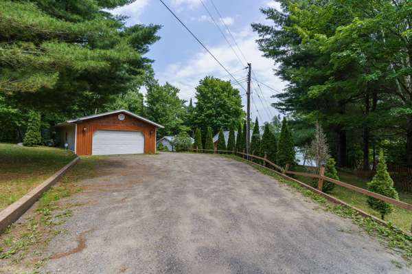 1060 Hammond RD, Lake Of Bays, ON P0B 1A0