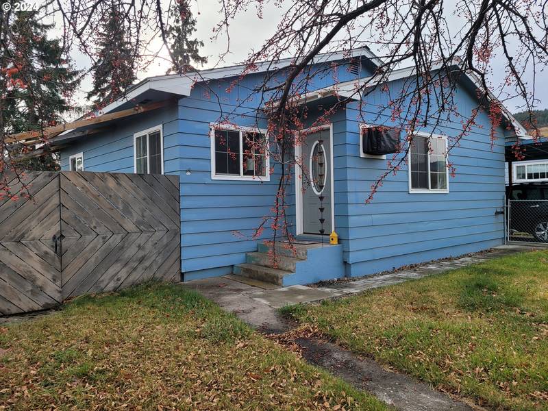 704 Z AVE, La Grande, OR 97850