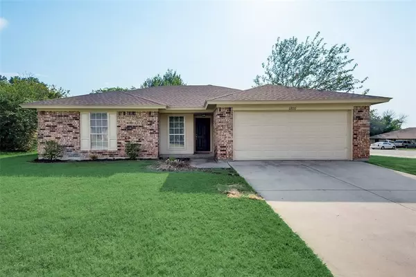 6800 Westglen Drive, Fort Worth, TX 76133