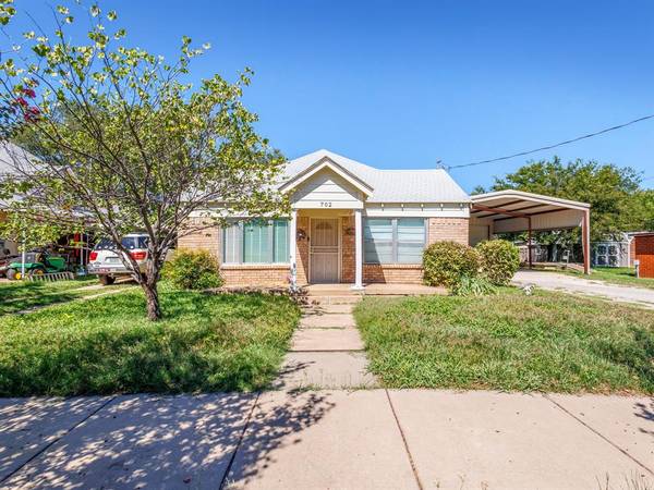 702 W Walnut, Coleman, TX 76834