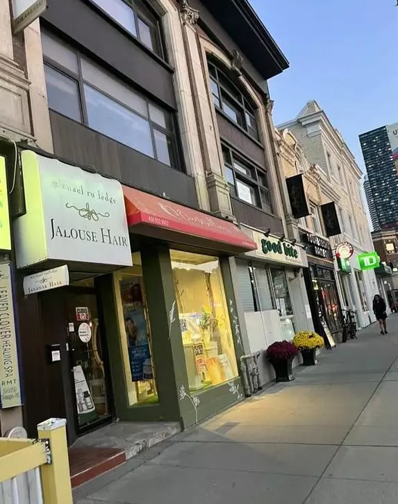 Toronto C10, ON M4P 1Y2,2469 Yonge ST