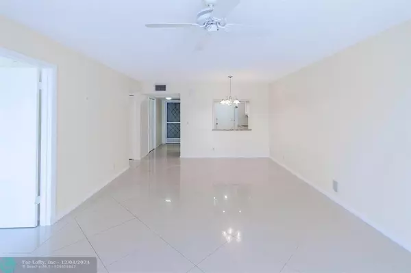 Hallandale Beach, FL 33009,215 SE 3rd Ave  #205D