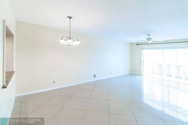 Hallandale Beach, FL 33009,215 SE 3rd Ave  #205D