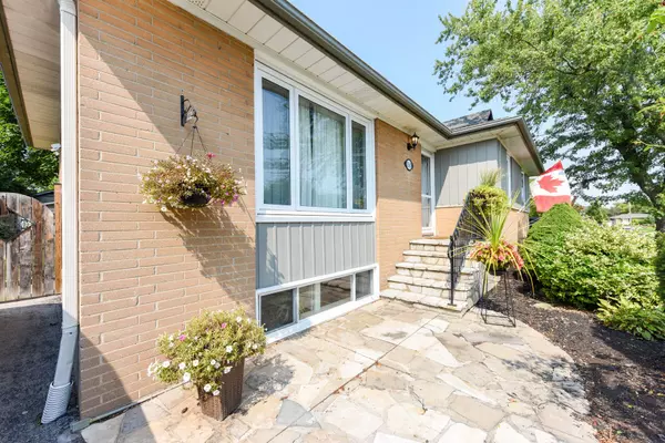 Oakville, ON L6L 2P9,1363 Sheldon AVE