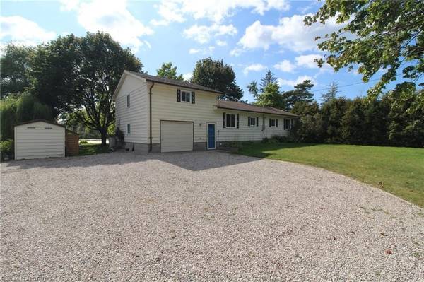 7467 Clarke DR, Lambton Shores, ON N0M 2L0