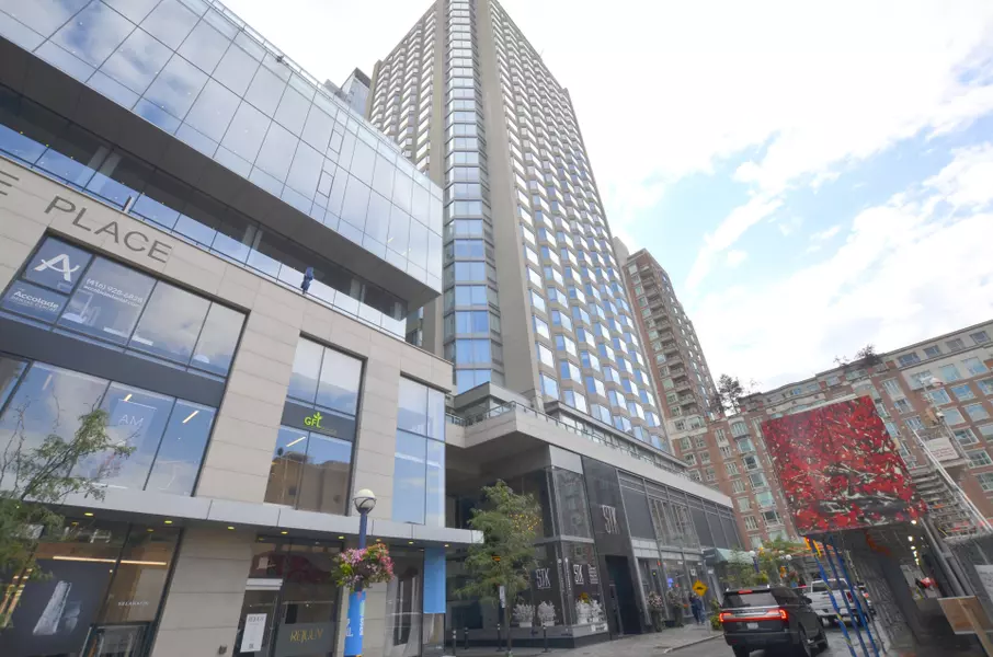 155 Yorkville AVE #713, Toronto C02, ON M5R 0B4