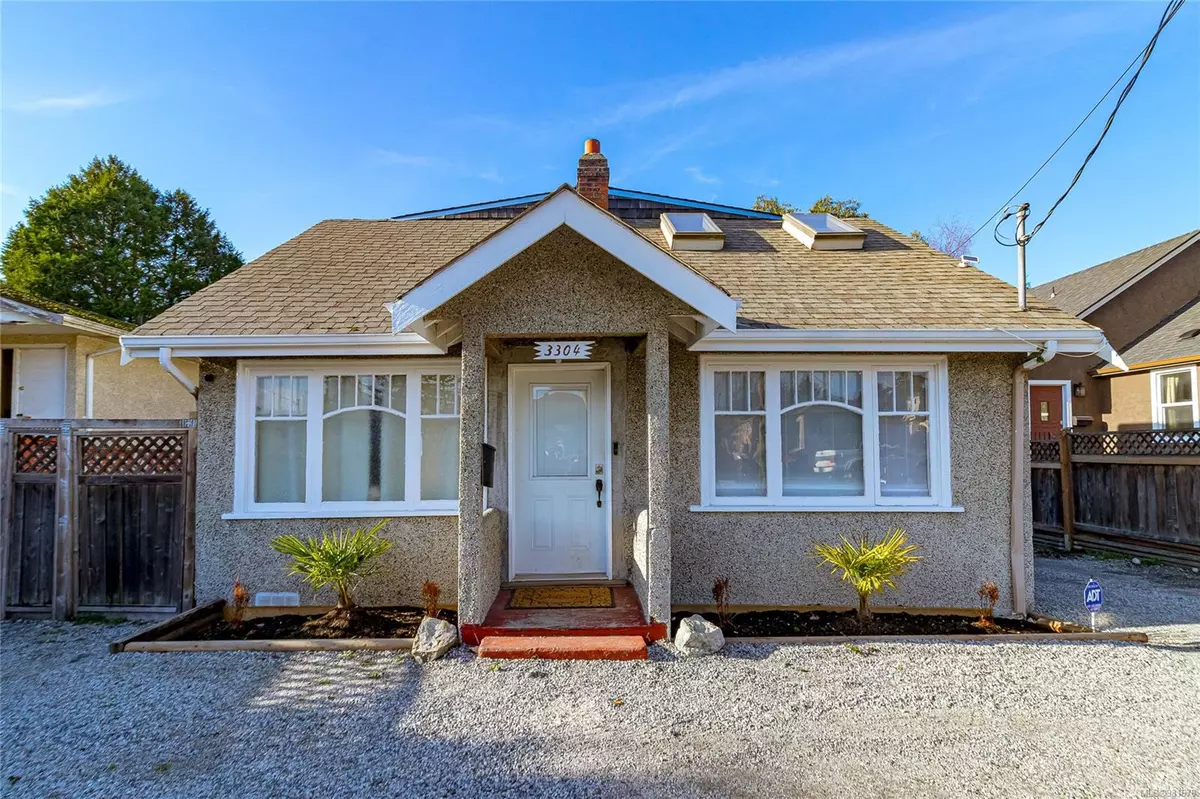 Saanich, BC V8P 5H1,3304 Shelbourne St