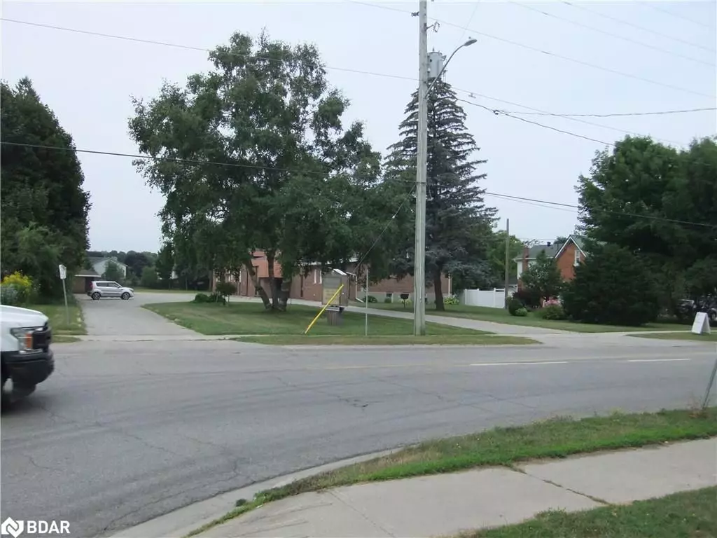 Orillia, ON L3V 6C8,23 Westmount DR S