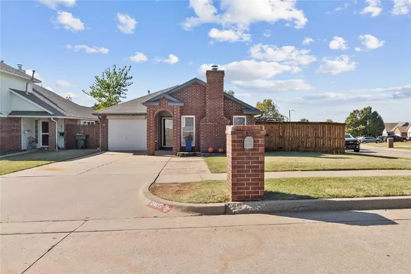 2405 Grapevine Drive, Midwest City, OK 73130