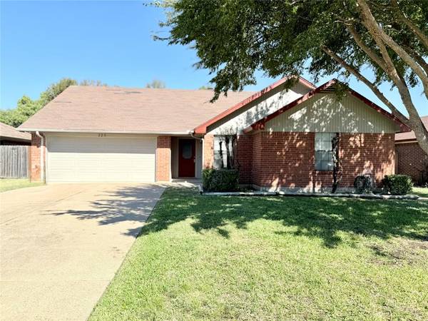 225 Freedom Lane, Arlington, TX 76002