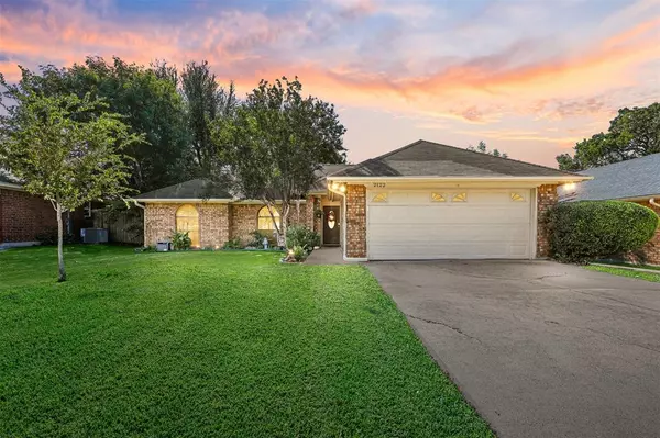 2122 Turf Club Drive, Arlington, TX 76017