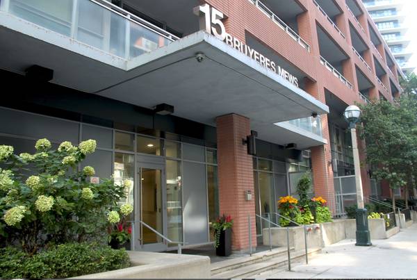 15 Bruyeres Mews #806, Toronto C01, ON M5V 0A7