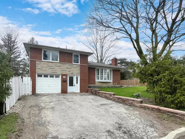 12 Sherwood Forest DR, Markham, ON L3P 1P7