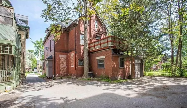 London, ON N6B 1Y9,575 Queens AVE