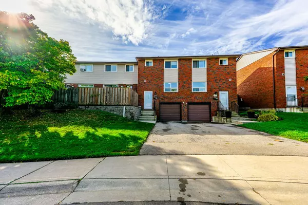 202 LAVINA CRES #10, Hamilton, ON L9C 6R8