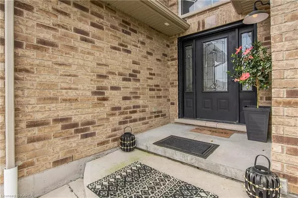 Lennox & Addington, ON K7R 3L1,18 ASHWOOD CRES