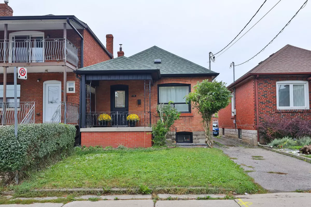 Toronto, ON M6E 1Z4,74 Amherst AVE