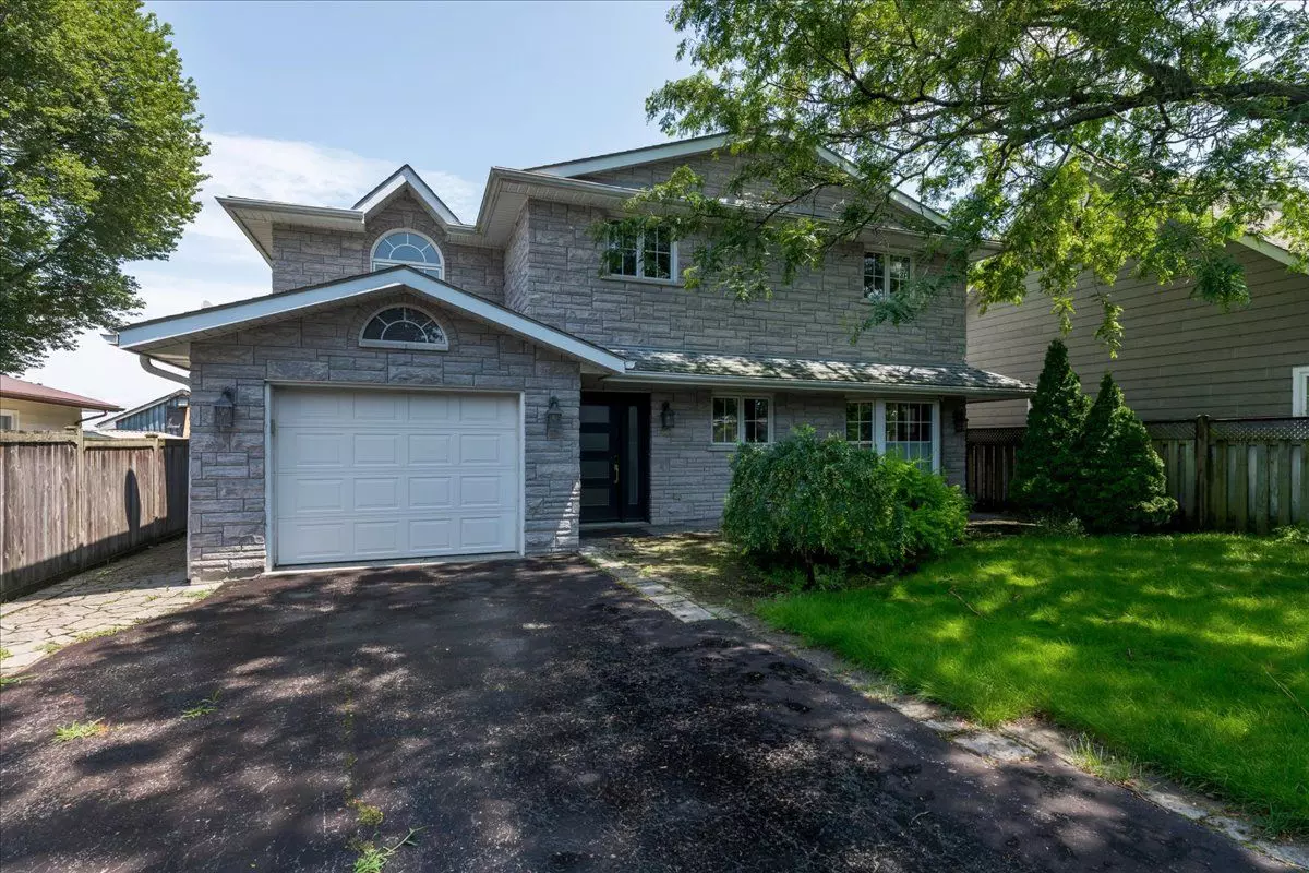 Innisfil, ON L0L 1W0,927 Barry AVE