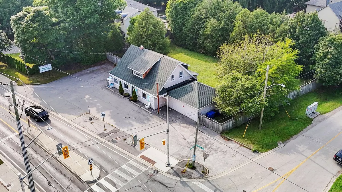 Oakville, ON L6K 1G6,509 Lakeshore RD W