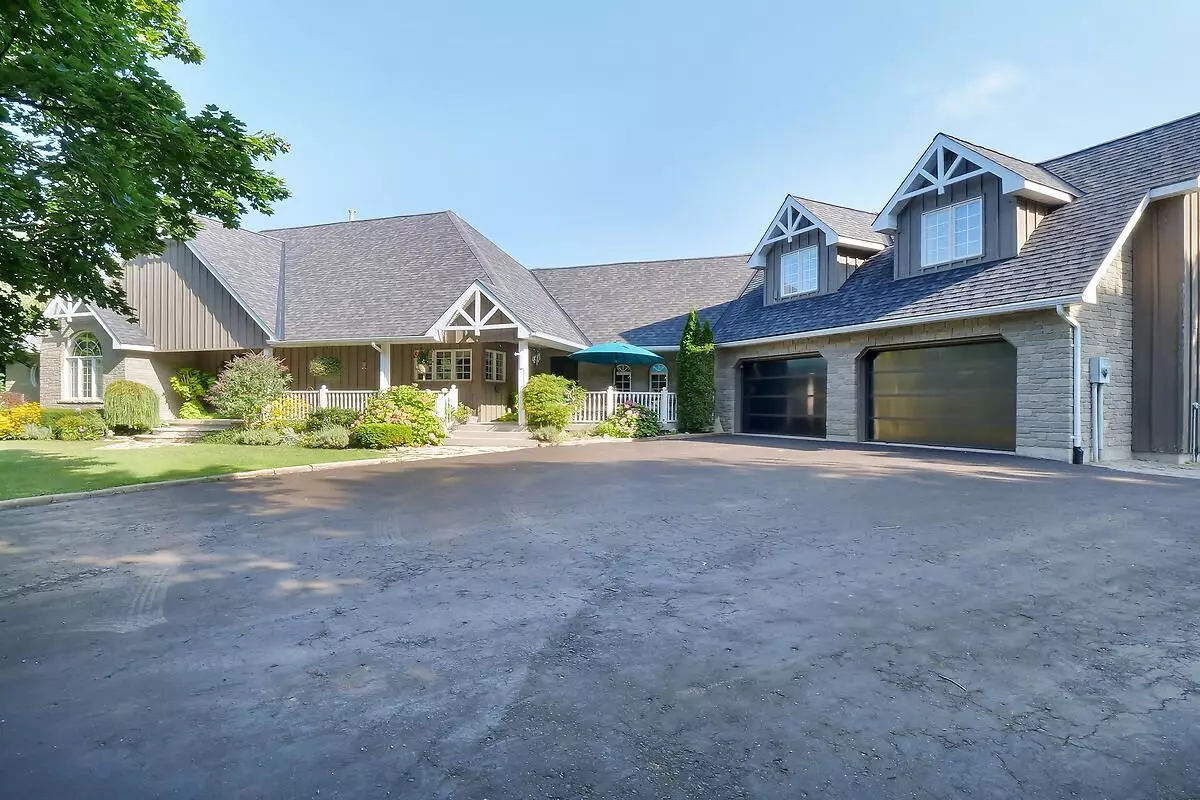 Bluewater, ON N0M 2T0,33992 Moore CT