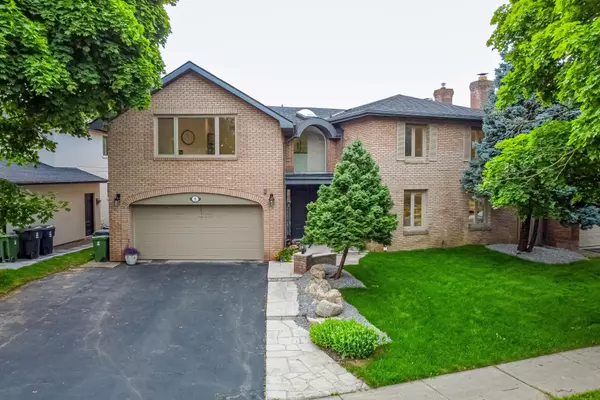 8 Elliotwood CT, Toronto C12, ON M2L 2P9