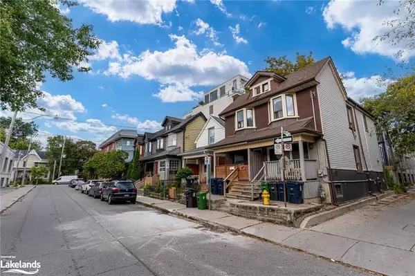 Toronto E01, ON M4L 2N4,69 LAING ST