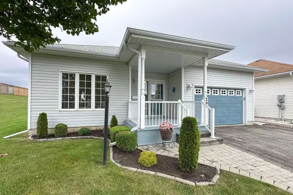 30 Kissingbridge LN, Clarington, ON L1B 0B2